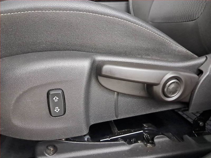 Opel Insignia (2018) 1.6 CDTI, Navi, Tempomat - fotka 15 z 21
