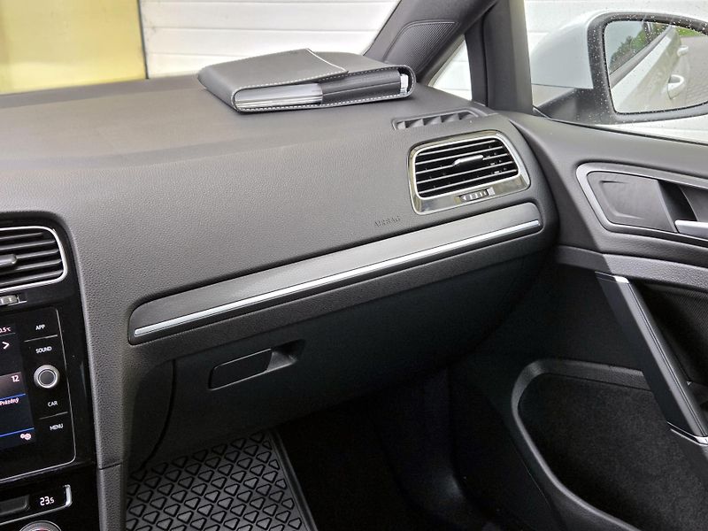 Volkswagen Golf 2,0GTD 135kW DSG, DPH, SERVIS  - fotka 35 z 51