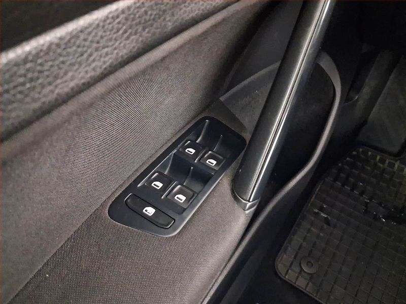 Volkswagen Golf (2014) 1.6 TDI, Automat, Navi - fotka 18 z 19