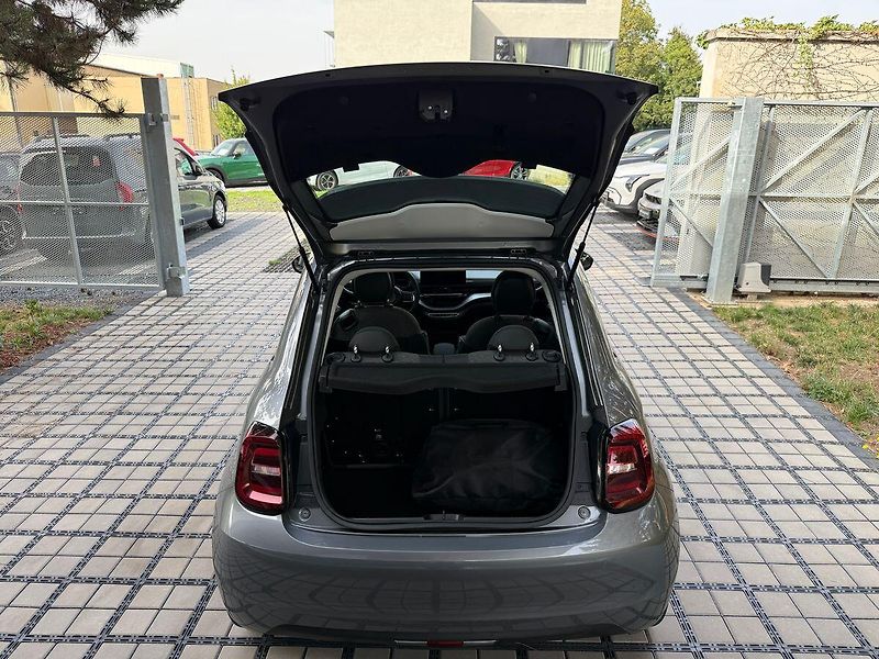 Fiat 500 ICON 42 kWh Kamera - fotka 31 z 35