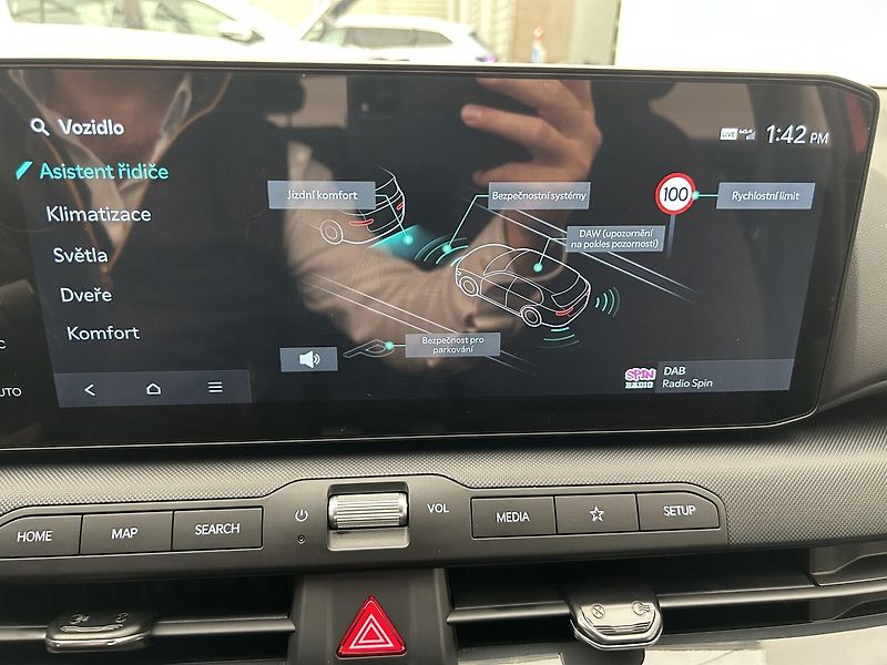 Kia K4 1.6 T-GDi EXCLUSIVE 110 KW (20 - fotka 18 z 26
