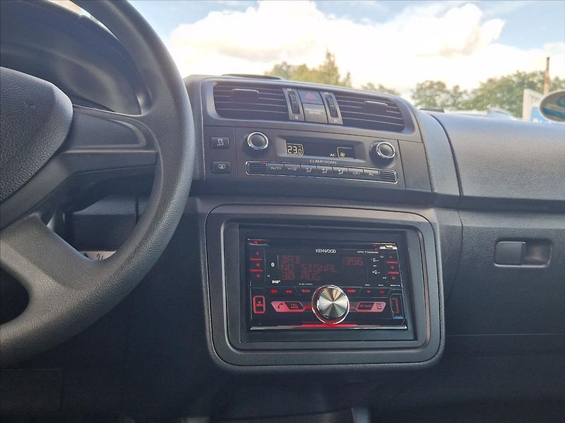 Škoda Fabia 1,2 TSI SENZORY TAŽNÉ VÝHŘEV - fotka 23 z 33