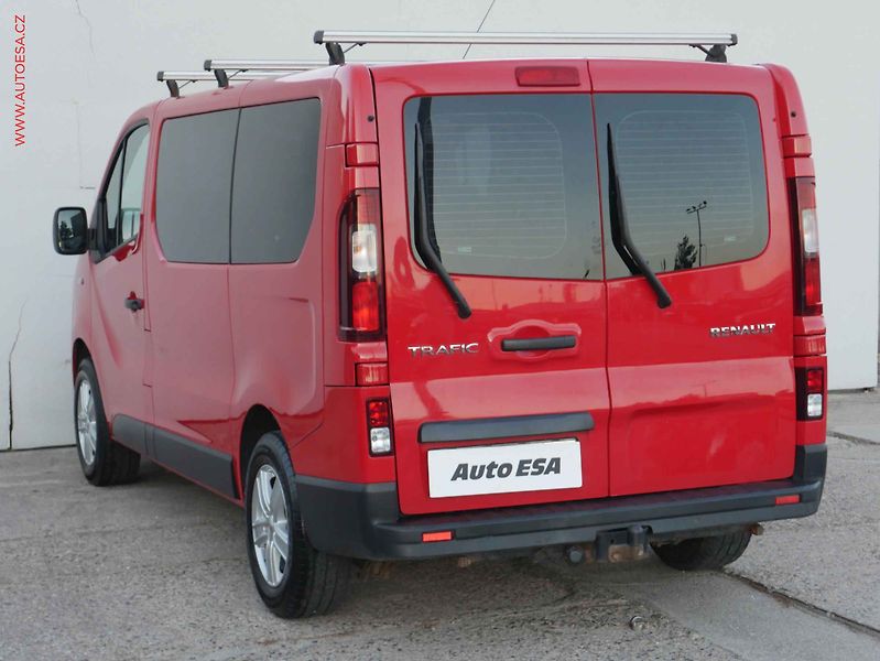 Renault Trafic (2015) 1.6dCi 8míst, 103kW, AC, TZ - fotka 4 z 15