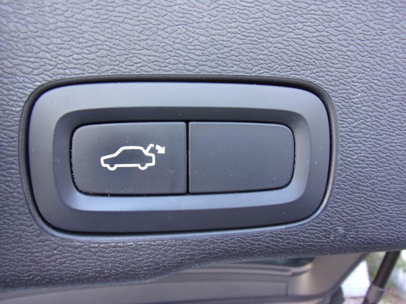 Volvo XC60 2.0D AWD 140kW INSCRIPTION TOP - fotka 20 z 28