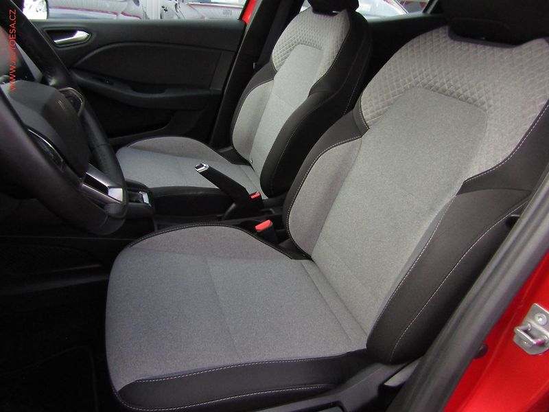 Renault Clio (2024) 1.0 TCe, 1.maj,ČR, AC, LED - fotka 9 z 19