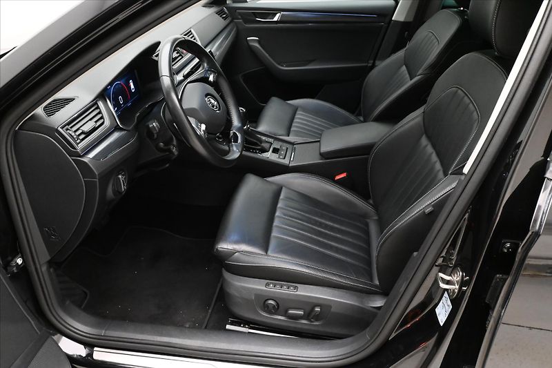 Škoda Superb 2,0 TDI 110 KW DSG STYLE Záruk - fotka 13 z 33