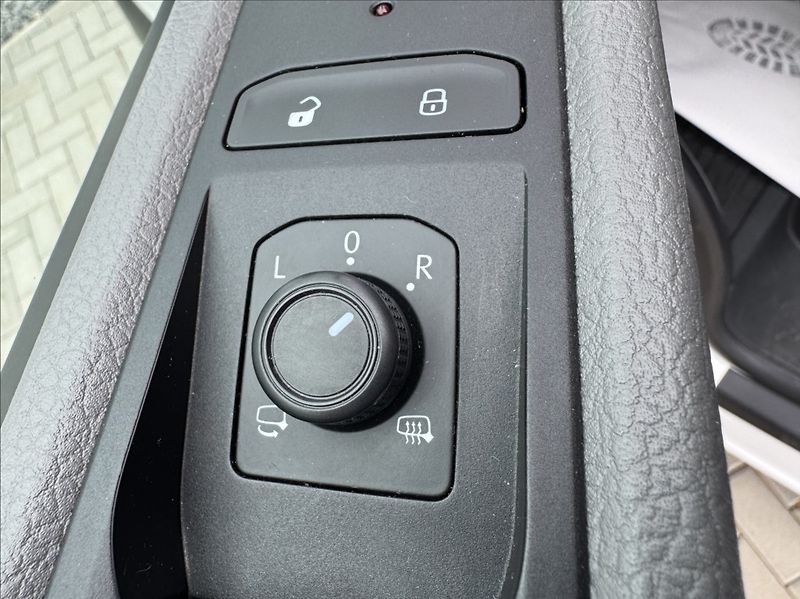 Volkswagen Transporter 2,0 TDI L1H1 DPH 1.maj původČR - fotka 31 z 50