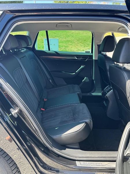 Škoda Superb (2023) 4x4 - fotka 14 z 21