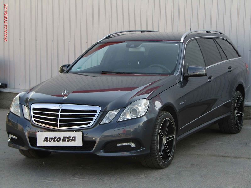 Mercedes-Benz Třídy E (2010) 3.0 CDi E 350 4Matic, ČR - fotka 3 z 24