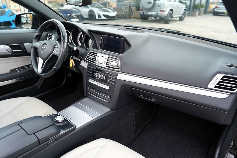 Mercedes-Benz Třídy E 200 CGI/cabrio/Avangarde/kůže - fotka 29 z 44
