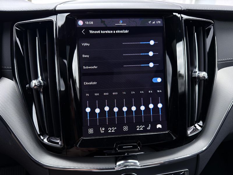 Volvo XC60 B5 AWD ULTRA / B&W / VZDUCH - fotka 46 z 56