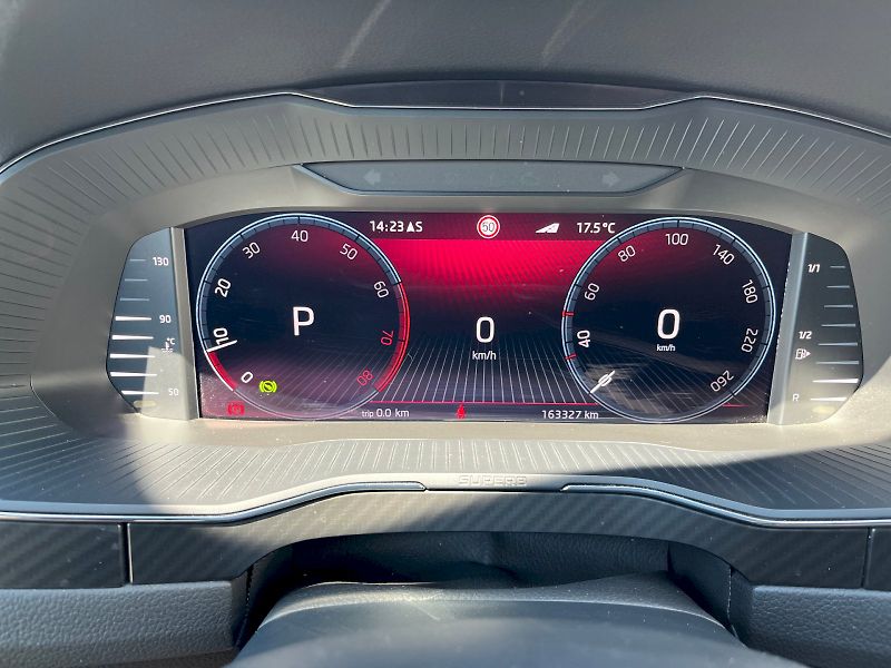 Škoda Superb (2022) 2.0 TSI 206kW SportLine 4x4 DS - fotka 19 z 27