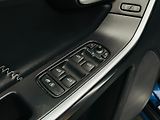 Volvo XC60 2.4D5 5V 4x4 AUT TAŽNÉ SERVISK - náhled 34