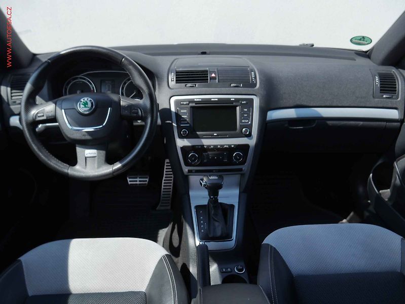 Škoda Octavia (2009) 2.0 TFSi, DSG, xenon - fotka 8 z 15