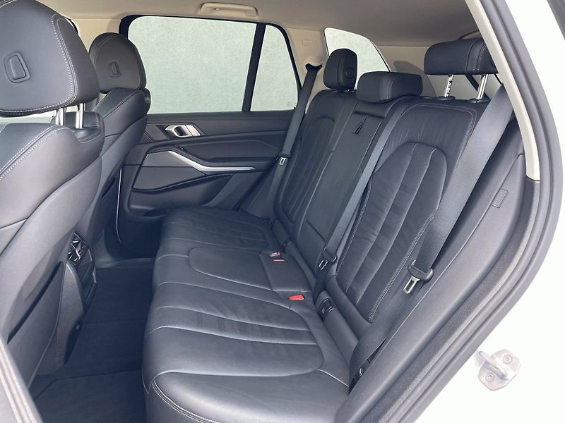 BMW X5 (2019) xDrive 40i AT 340k - fotka 16 z 28