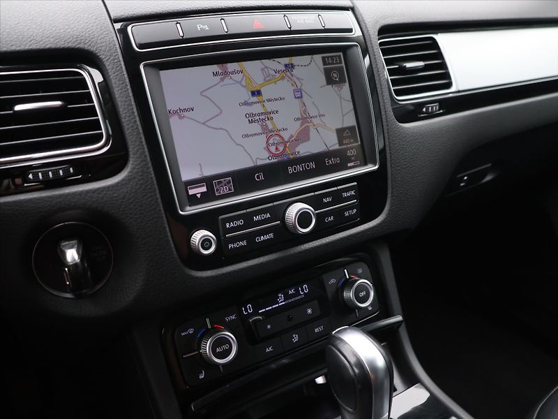 Volkswagen Touareg 3,0 TDI V6 193kW 4x4 Tažné - fotka 21 z 34