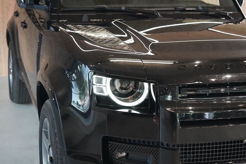 Land Rover Defender 110 D300 X-Dynamic SE - fotka 5 z 42