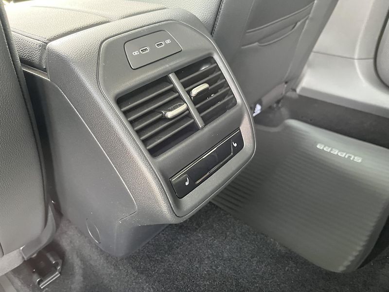 Škoda Superb L&K 2.0TDI 142kW 4X4 A7A - fotka 21 z 27