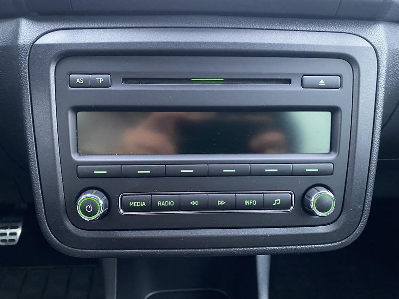Škoda Roomster (2014) 1.2TSi MODEL NOIRE - fotka 33 z 65