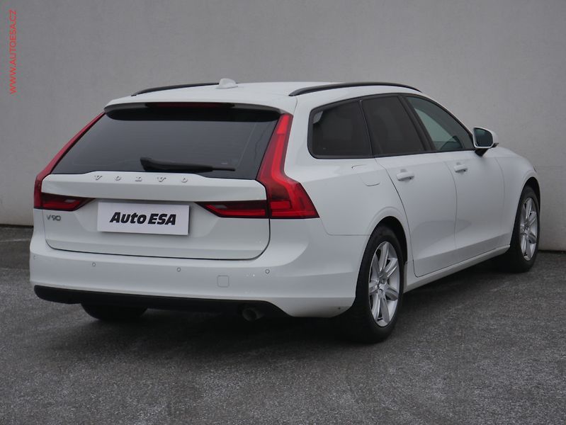 Volvo V90 (2018) 2.0D, LED, TZ, park.asist - fotka 4 z 27