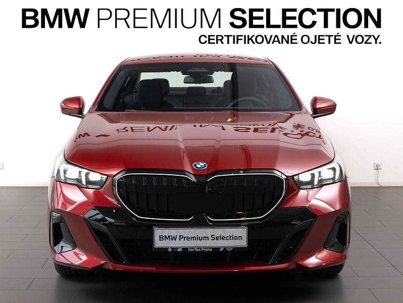 BMW Řada 5 550e xDrive - fotka 2 z 22