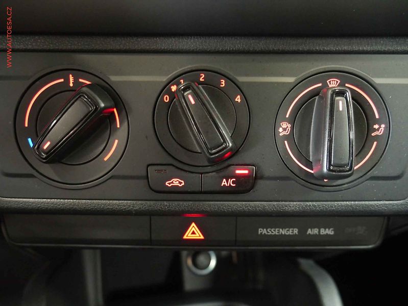 Seat Ibiza (2016) 1.2 TSi, 1.maj,ČR, AC - fotka 13 z 15