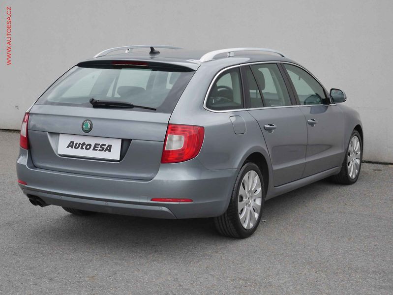 Škoda Superb (2010) 2.0TDi, Ambition, AC - fotka 4 z 17
