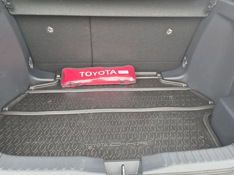 Toyota C-HR 2.0 HEV CVT 4X4 GR SPORT Premi - fotka 26 z 27