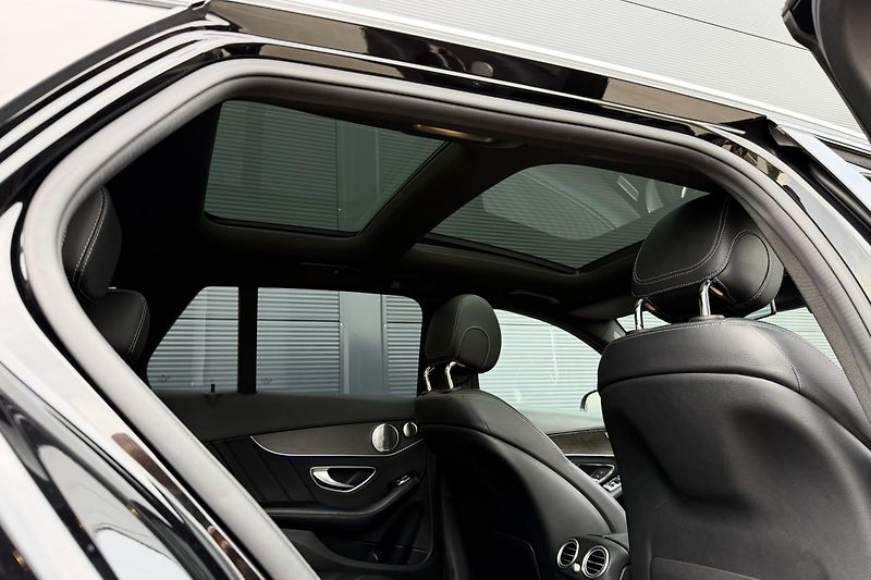 Mercedes-Benz Třídy C (2018) C 200 4Matic AMG Line - fotka 24 z 46