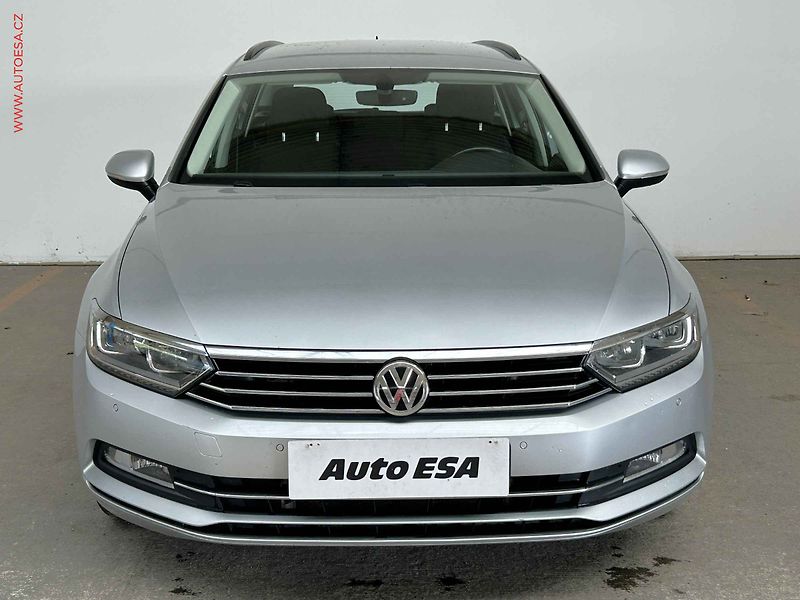 Volkswagen Passat (2016) 2.0 TDi, DSG, LED, park.asist - fotka 2 z 18