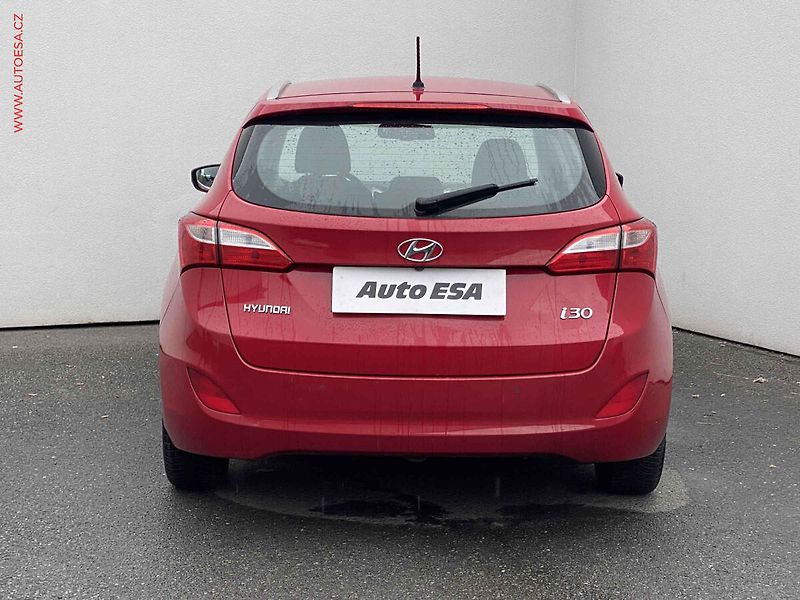 Hyundai i30 (2014) 1.6 CRDI, ČR, autoAC - fotka 5 z 16