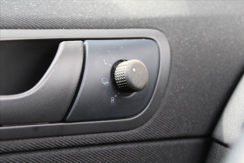 Škoda Fabia 1,4 16V  KLIMATIZACE,TAŽNÉ - fotka 15 z 21