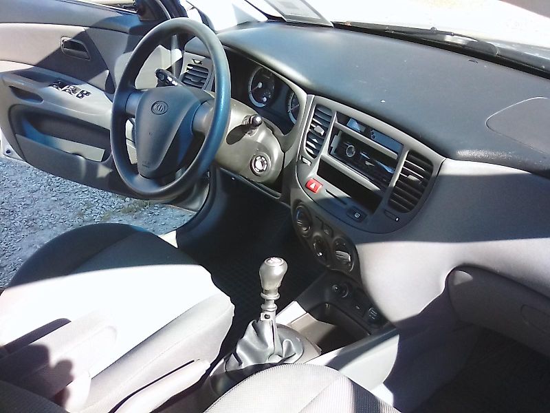 Kia Rio (2006) 1.4i 16V, velmi pěkné - fotka 18 z 30