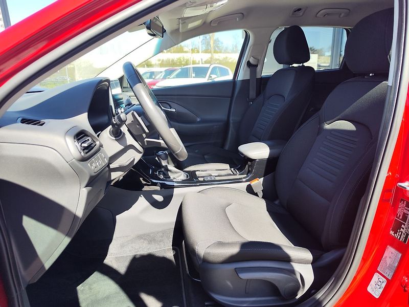 Hyundai i30 1.0 T-GDi/74kW Style DCT MHEV - fotka 14 z 36