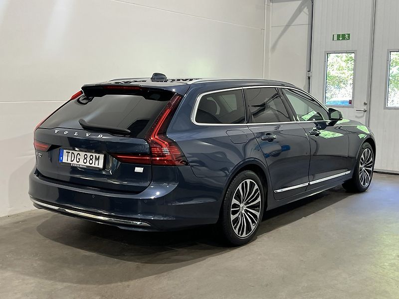Volvo V90 Recharge T6 Core Kamera BLIS - fotka 5 z 23