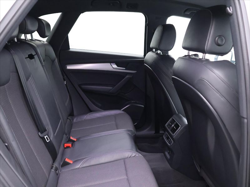 Audi Q5 2,0 TDI S-line 4x4 CZ - fotka 14 z 32