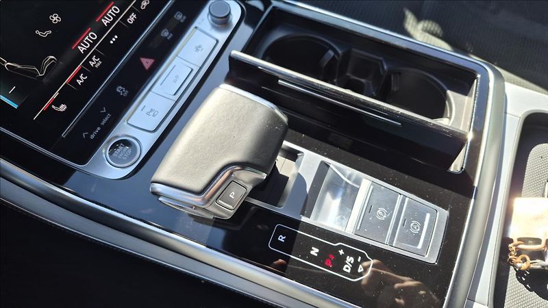 Audi Q7 3,0 50 TDI S-LINE ČR - fotka 26 z 33