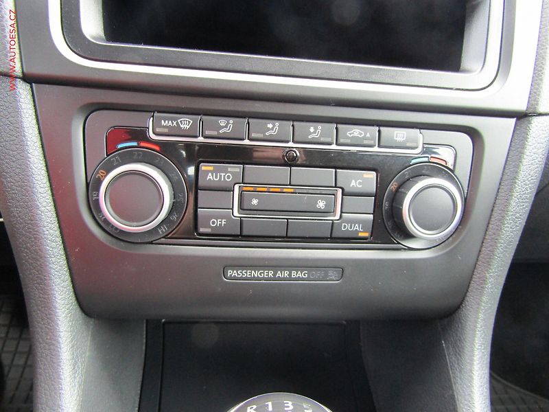 Volkswagen Golf (2011) 1.4i, 2.maj,ČR, AC, STK1/28 - fotka 14 z 19