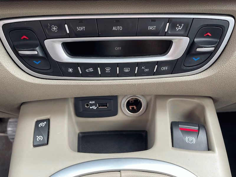 Renault Grand Scénic (2010) 1.5 dCi,78kW,ČR,AC - fotka 16 z 32