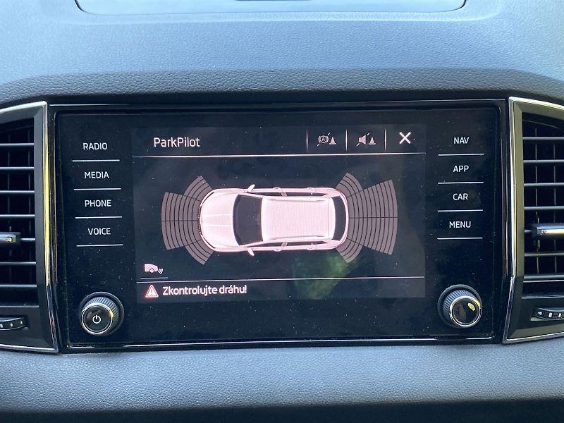 Škoda Karoq (2019) 1.5 TSI 4x4 DSG Style - fotka 14 z 36