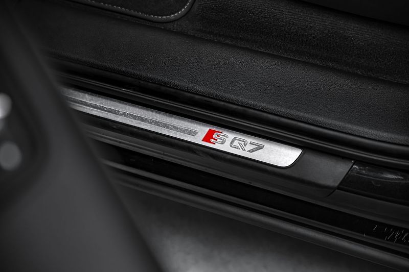 Audi SQ7 4,0TDI 7míst HuD BOSE - fotka 22 z 27