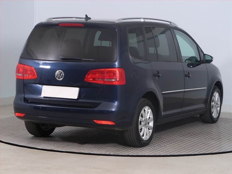 Volkswagen Touran (2011) 2.0 TDI, 7 míst, Navi - fotka 5 z 21