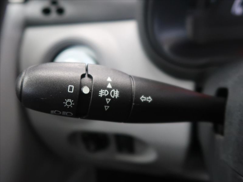 Citroën C3 1,4 i Pluriel - fotka 18 z 33