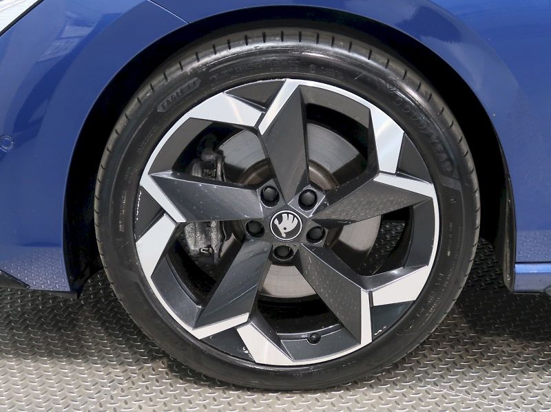 Škoda Superb (2025) SPORTLINE 2.0TDI 142KW 4x4 DSG - fotka 12 z 45