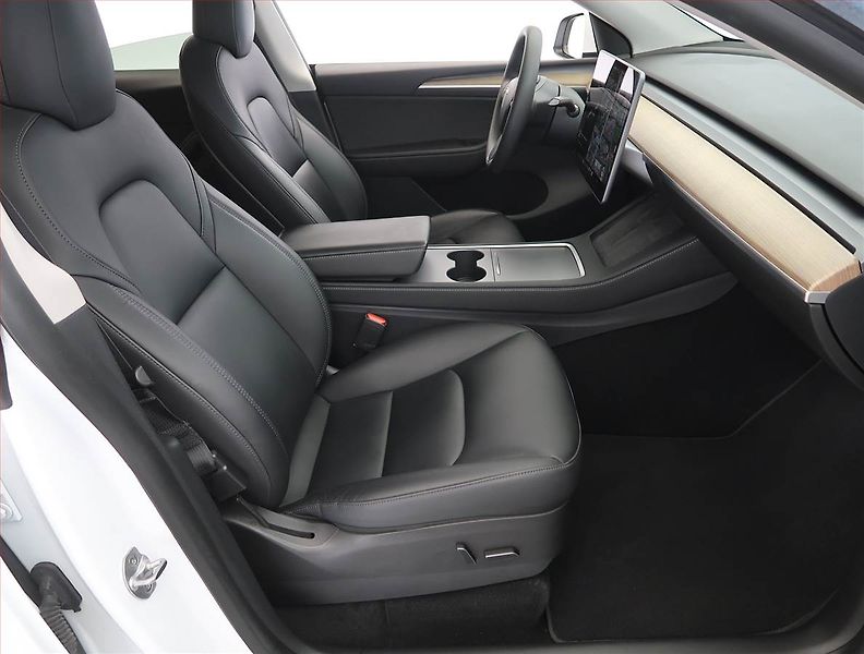Tesla Model Y (2022) Long Range AWD 79kWh, SoH 89% - fotka 9 z 33