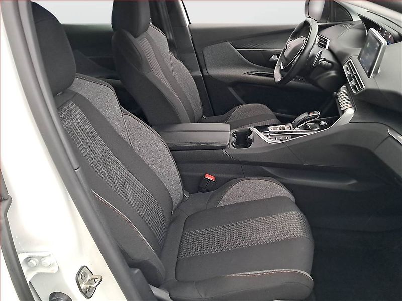 Peugeot 3008 (2021) Active Pack 1.2 PureTech - fotka 9 z 19