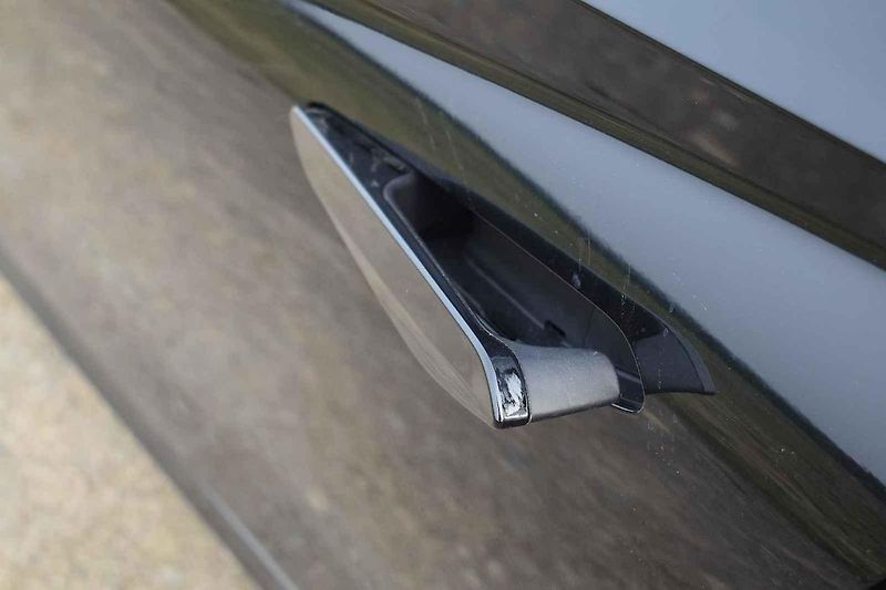 Vlajková loď francouzského automobilového průmyslu se dobře vyjímá v každém prostředí