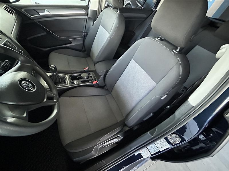 Volkswagen Golf 1,6   TDI 81kW,SERVISKA - fotka 18 z 22