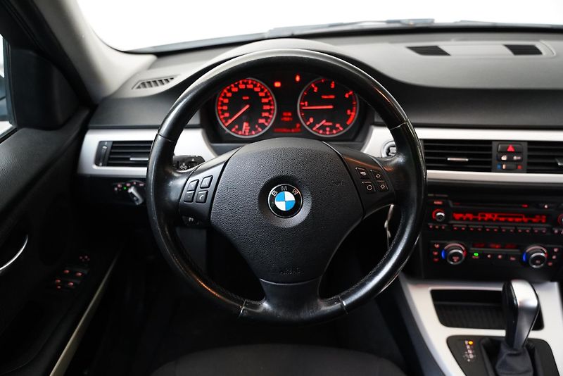 BMW Řada 3 - fotka 18 z 23
