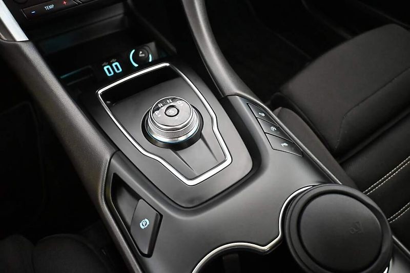 Ford Mondeo (2022) 2.0 LED SONY ACC Tažné 8AT ECO - fotka 21 z 38